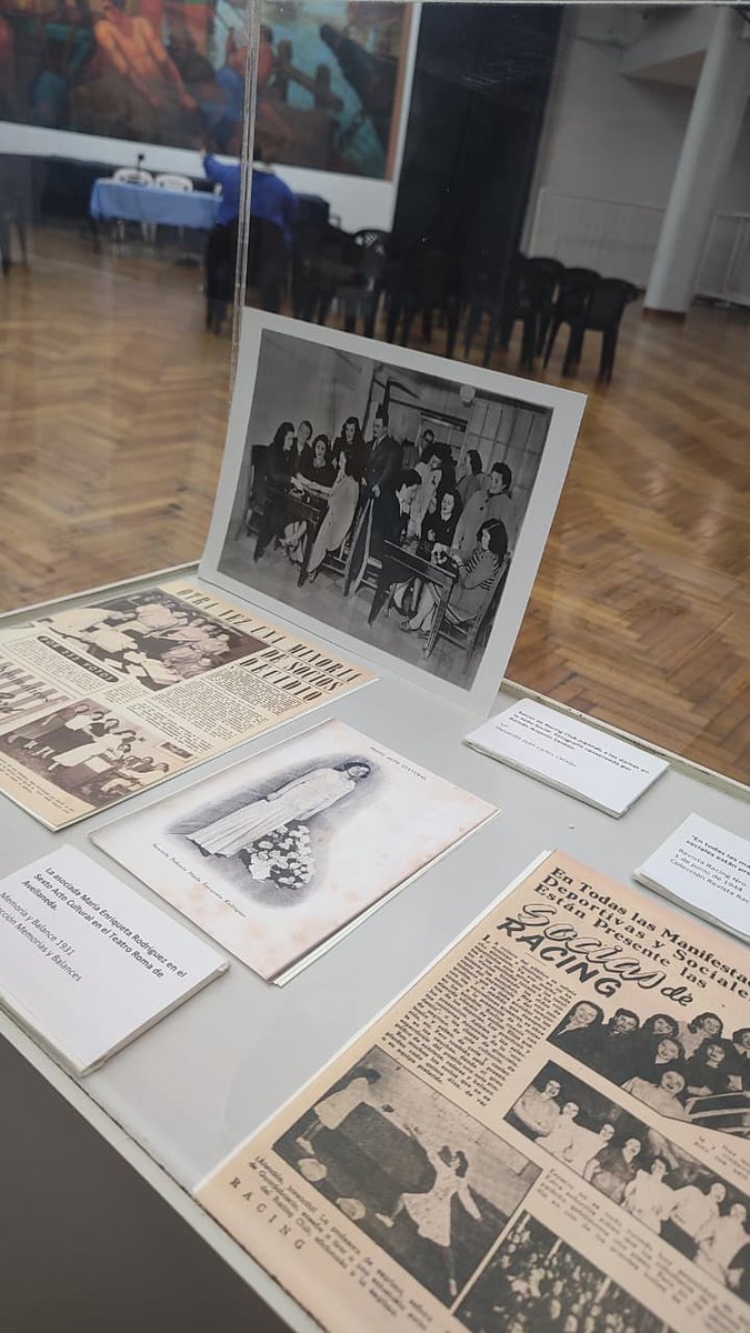 RCArchivo's tweet image. 🔍También presentamos la investigación "100 años de las primeras socias de Racing Club" en la Sede Avellaneda a cargo del Archivo Histórico junto a una pequeña muestra.
