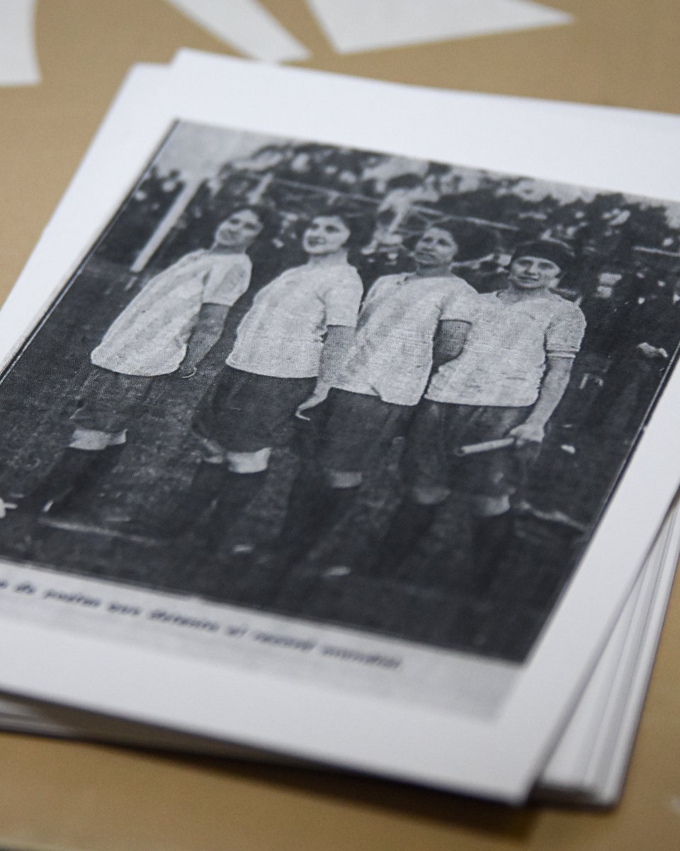 RCArchivo's tweet image. 🔍También presentamos la investigación "100 años de las primeras socias de Racing Club" en la Sede Avellaneda a cargo del Archivo Histórico junto a una pequeña muestra.
