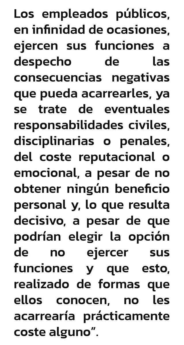 "Los empleados públicos, en infinidad de ocasiones, ejercen sus funciones a despecho de las consecuencias negativas que pueda acarrearles, ya se trate de eventuales responsabilidades civiles, disciplinarias o penales, del coste reputacional o emocional (...)".