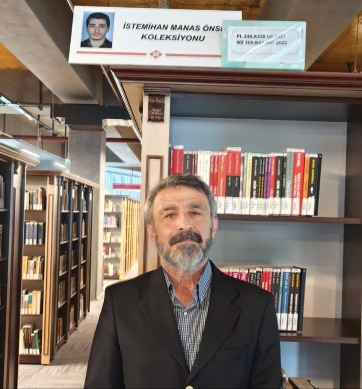 Burası Başkent Üniversitesi (<a href="/baskentunv/">Başkent Üniversitesi</a> ) Kütüphanesi...
Can oğlum <a href="/manas_onsel/">Manas Önsel</a>'in bir kısım kitabıyla beraber iki binden fazla kitapla onun adına bir köşe oluşturuldu!
Mehmet Haberal Hocam ile Prof. Dr. Abdülkadir Varoģlu ve Prof. Dr. Halil Özcan, Kütüphane Müdiresi Nermin Gül