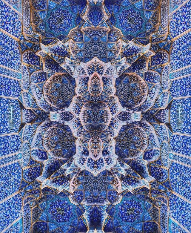 Mimariietkiler's tweet image. İran'ın İsfahan şehrindeki Şah Camii'nin tavanı (1611).