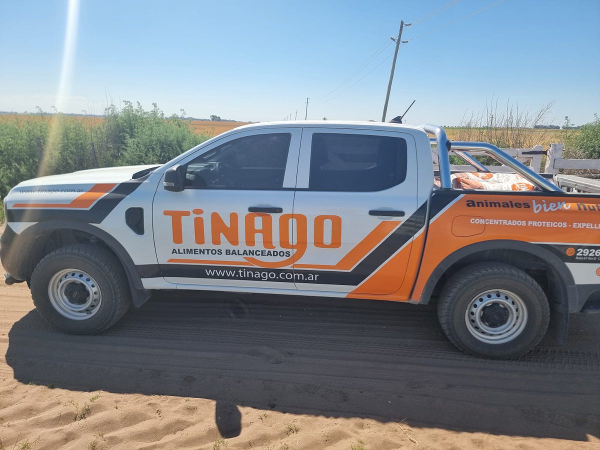 TinagoAB's tweet photo. - "¡Llegamos a Est Don Bravo! 🚚🐮 Entregando Tinago Concentrado Proteico Terneros para Creep Feeding. Agradecemos a Daniela y Lucía por elegirnos! 🙌 ¿Querés saber más sobre nuestros productos? ¡Contáctanos y te asesoraremos!#Tinago #ConcentradoProteico #Ganadería" https://t.co/lF9WVfliur