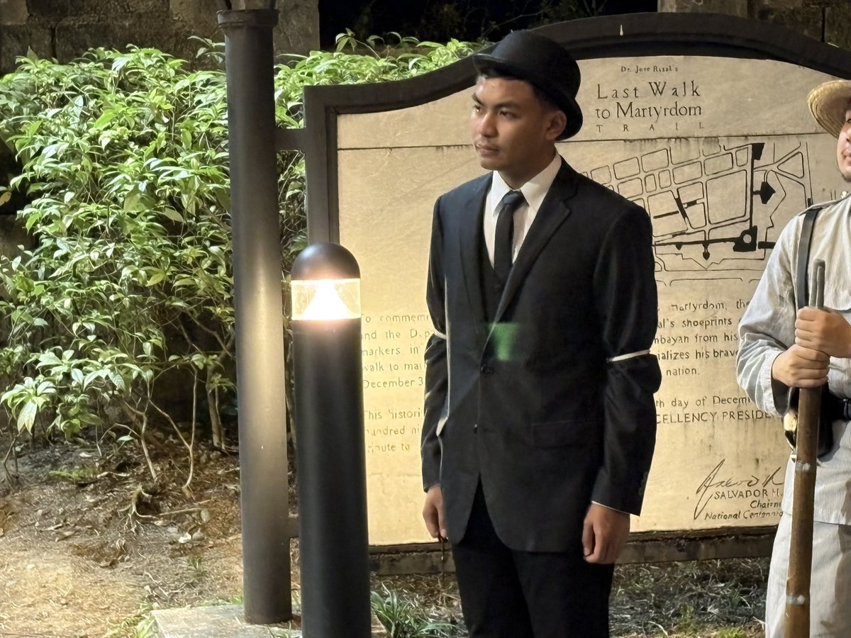 AceCruz_A2Z's tweet photo. TINGNAN: Nakatakdang idaos ng Knights of Rizal ang taunang pag-alala sa mga pinagdaanan ng pambansang bayani na si Dr. Jose Rizal mula Fort Santiago hanggang Rizal Park kung saan isinagawa noon ang execution. | @balitangA2Z https://t.co/vihyhwvy4C