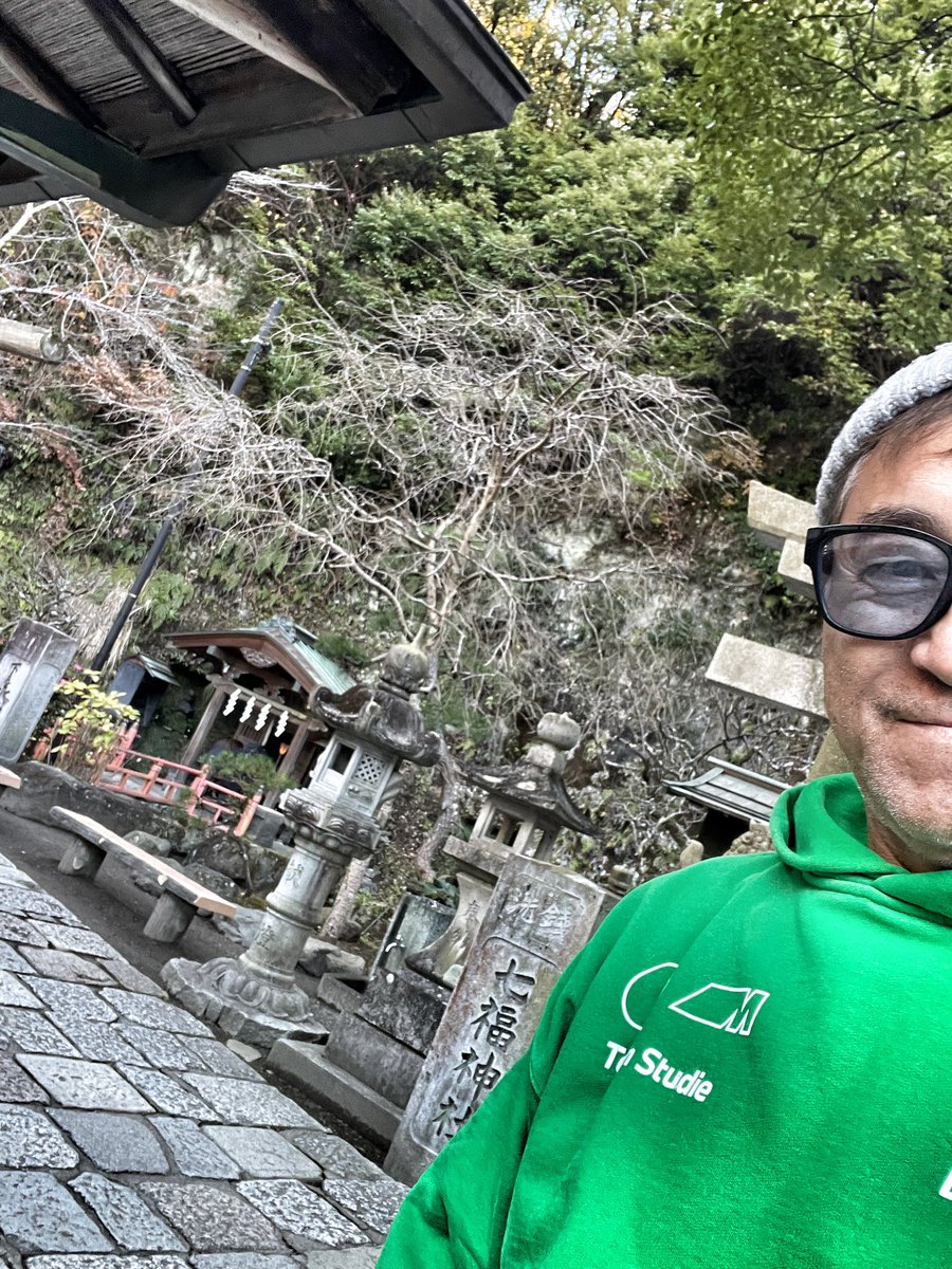kinoshita_keys's tweet photo. 犯罪(マネーロンダリング)に手を染めることになりはしないのだろうか?僕の氏神は豊中宮山春日神社だけど、今回はメディアの取材で、編集担当が選んだ鎌倉・銭洗弁天を訪れた。人の目を忍んで資金洗浄してます💸👮
#木下隆之 #keysracing #kinoshita_takayuki_ https://t.co/Oi4ornZ4Qz