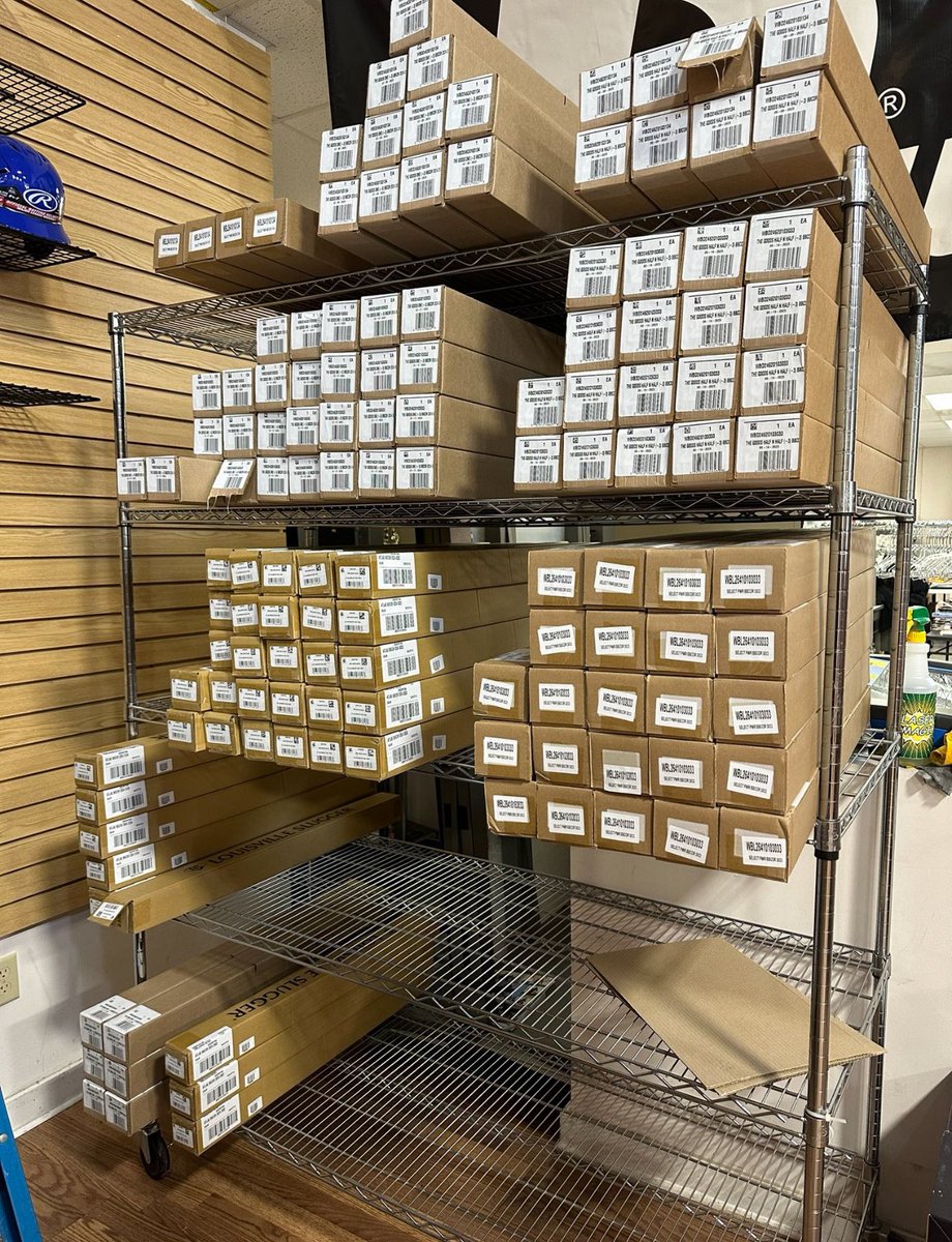 daverinehart45's tweet image. Need a bat? I have Louisville Slugger and Demarini in stock! DM me for details!