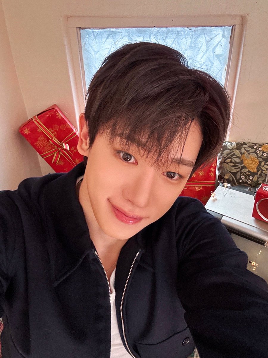 MonstaXTurkey's tweet image. [TR\24.12.25] Wonho, X hesabından bir paylaşım yaptı.

@official__wonho: “Bunu sizin için söyledim, WENEE. Bu yıl da Noel’i benimle birlikte geçirdiğiniz için teşekkür ederim.💙

#원호 #WONHO”