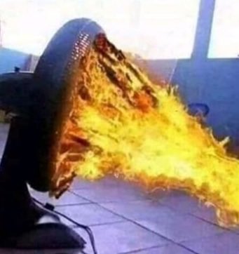 Flantasma1's tweet image. Fuaa que calor, voy a prender el ventilador
El ventilador: