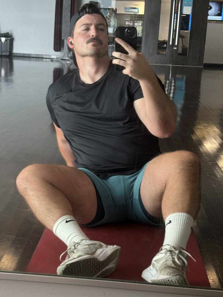 MorganFigge's tweet photo. If hating abs burned calories, I’d have a six-pack by now. https://t.co/PjK30fT9Dj