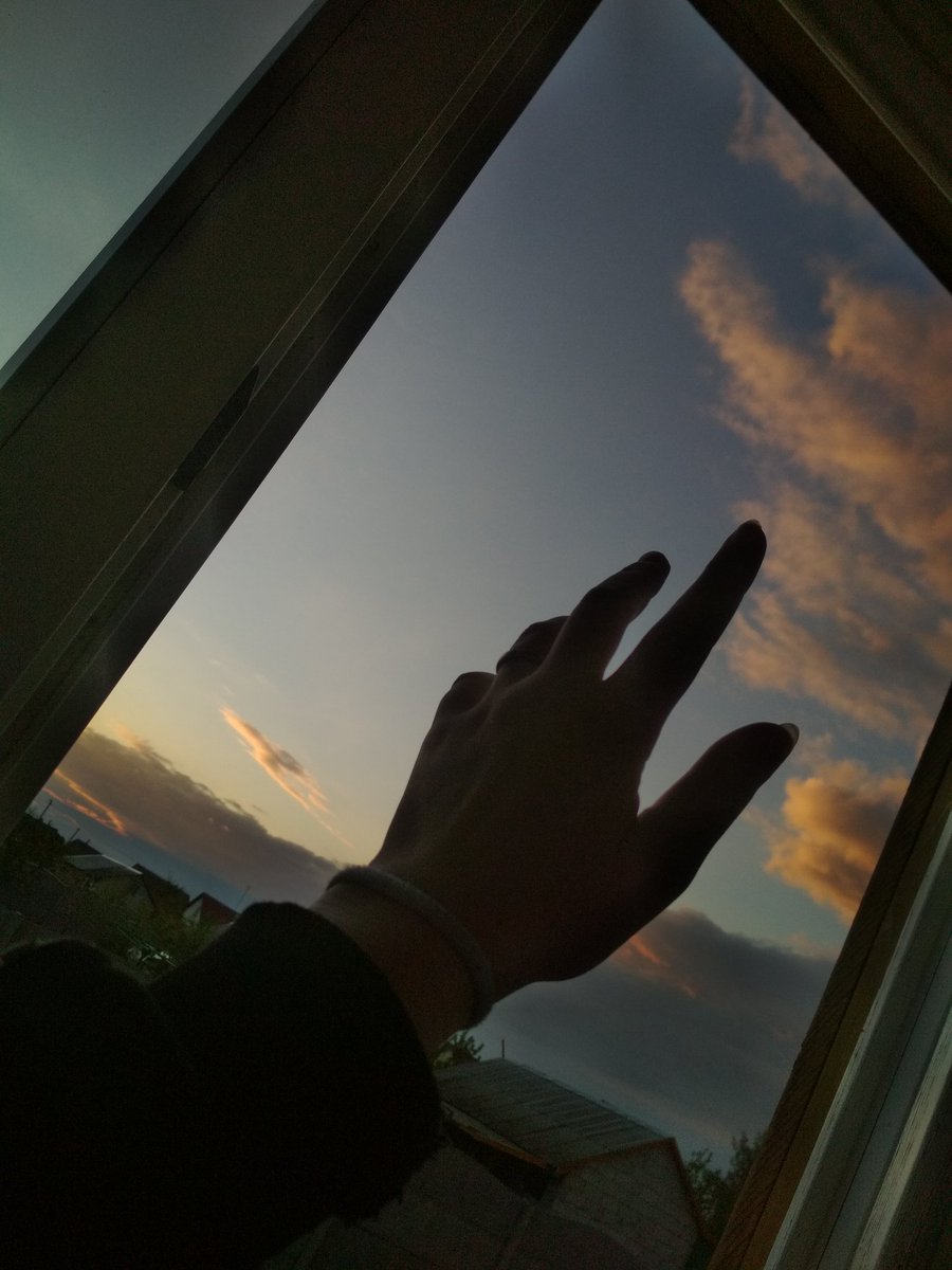 Всё как обычно. Ничего нового. Опять посмотрела старые фото, и опять впала в депрессию с мыслями о том, какая я сейчас отвратительная .