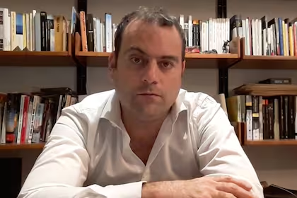 El juez Martin Cormick, un ex funcionario del kirchnerismo (foto abajo), declaró nulo el protocolo anti piquete. Argentina QUIERE CAMBIAR, el juez Martin Cormick quiere que vuelvas a ser rehen de los piqueteros.

Cuando te quejes mañana, acordate QUIEN es QUIEN