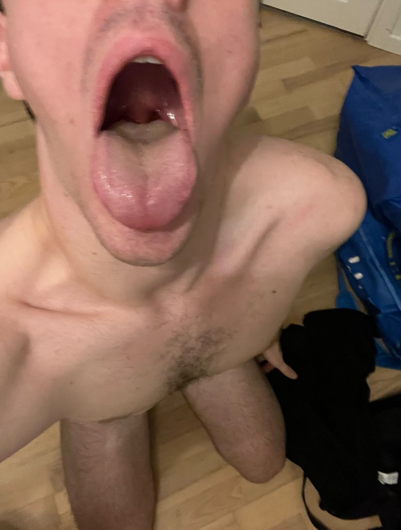 En av mine små patetiske whiteboy tapere fra Norge🤣🤏🏻 Skal spytte i munnen hans og få han til å suge bbc for meg neste gang. 

One of my little pathetic whiteboy subs here in Norway🤣🤏🏻 Maybe I should spit in his mouth and make him suck some bbc for me? 

#paypig #whiteboy #bbc