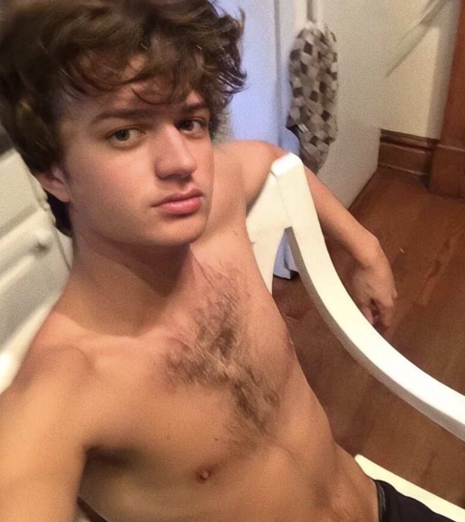 KarmaIsAFad's tweet photo. a night with him or Tyla concert tickets? https://t.co/WR7TnYnII8
