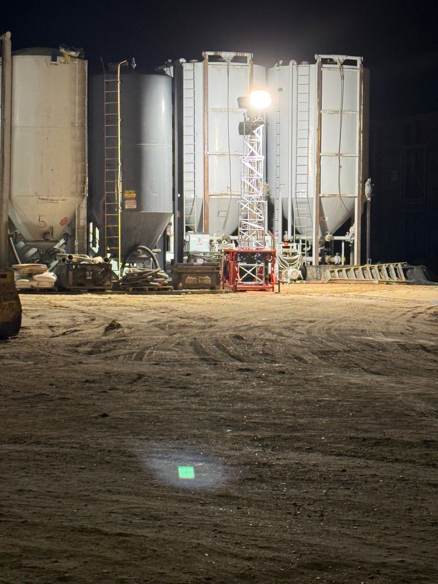 CMOREnergy's tweet photo. Smaller location? C-MOR's Gen 2 Light Tower is the perfect solution. The small footprint combined with the stadium light configuration allows for impressive light distribution from this small tower. 

We are confident that these towers are better than any other tower you'll find. https://t.co/Dh8MfMB4Rh