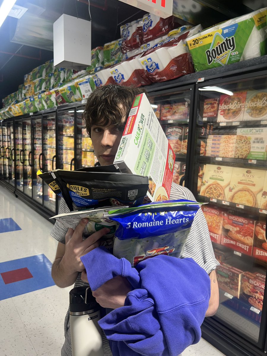 bonekeepr's tweet image. Young hoes never want to get a cart