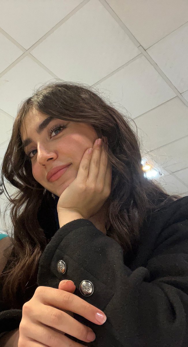 نازی ک ناز نمیکنه 🚶🏻‍♀️ tweet media