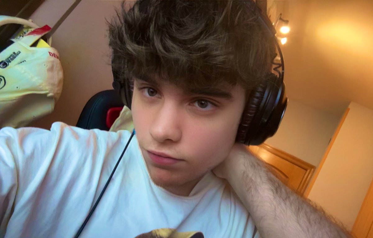 uri 🌸 tweet media