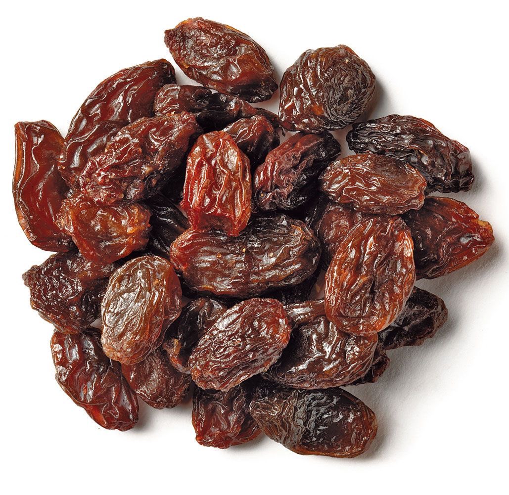 QGdoPOP's tweet image. Márcia Sensitiva alerta que devemos comer 12 uvas-passas no Ano-Novo para atrair prosperidade para cada mês do ano.