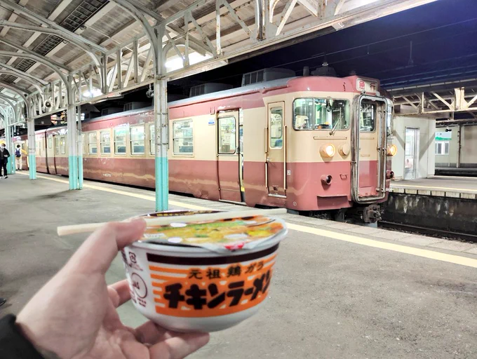 おはようございます。 昨晩はえちごトキめき鉄道の夜行急行に乗ってきました。 眠い(_ _).oO