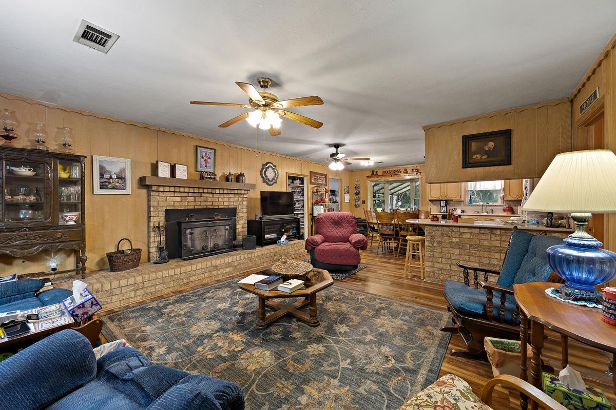 New Listing📍- 6262 FM 1648, Cushing, Tx 75760 - $340,000

3 bed / 2 bath / 1,984 Sq. Ft. / 7.5-acres

Sitting on 7.5 acres outside the city limits, this home offers the perfect mix of privacy and potential. Recent updates include new countertops, new hardwood floors, new carpet,
