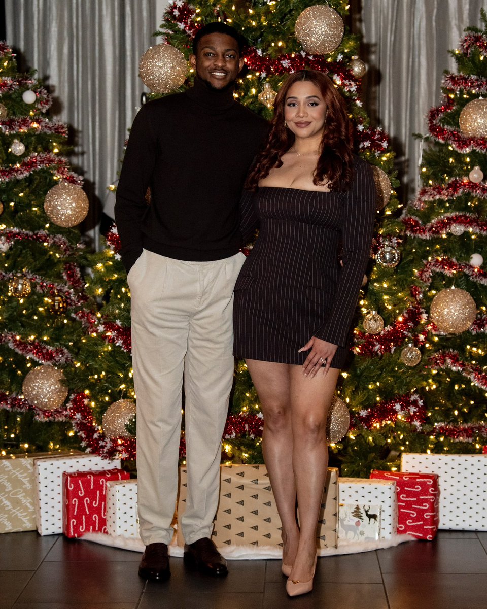 swipathefox's tweet image. Happy Holidays from the Fox Family🎄