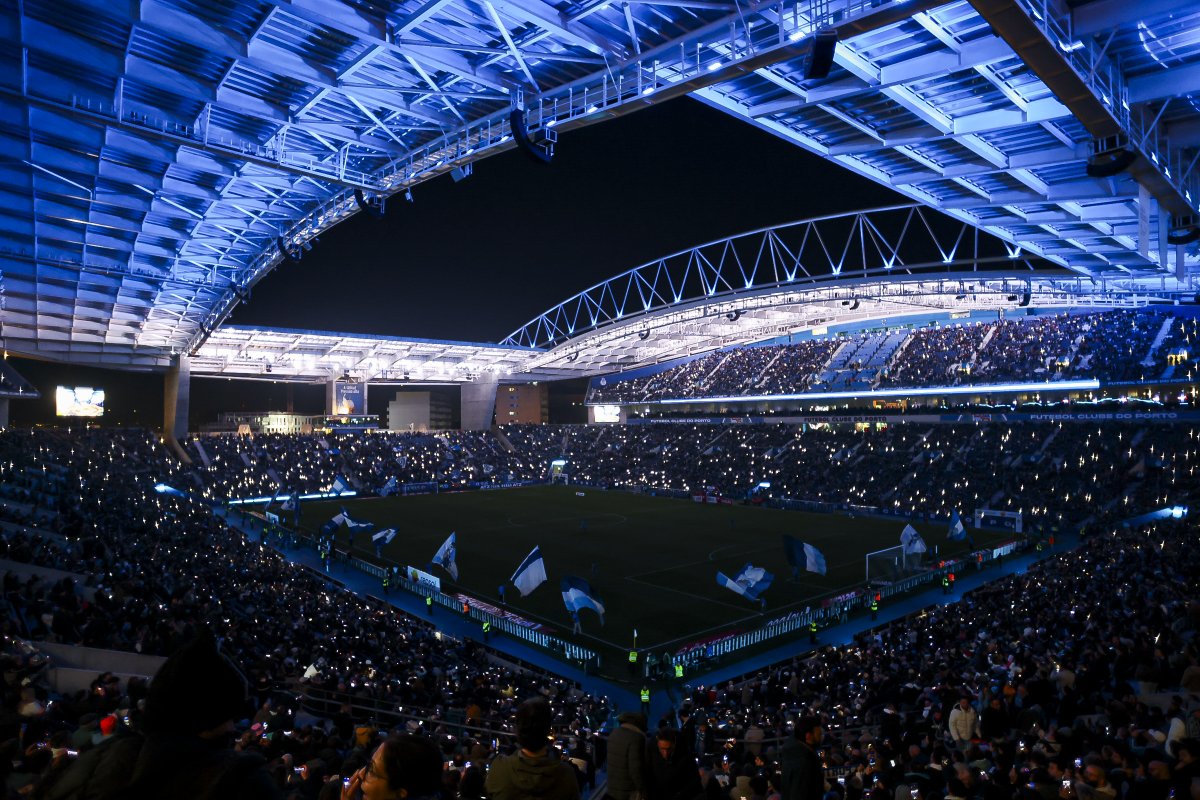 FCPorto's tweet image. 🚨 Bilhetes 𝐄𝐒𝐆𝐎𝐓𝐀𝐃𝐎𝐒 para o 𝑪𝒍𝒂́𝒔𝒔𝒊𝒄𝒐 🐉

ℹ️Detentores de Lugar Anual têm o seu lugar reservado até às 10h do dia 4 de janeiro.

#FCPSLB