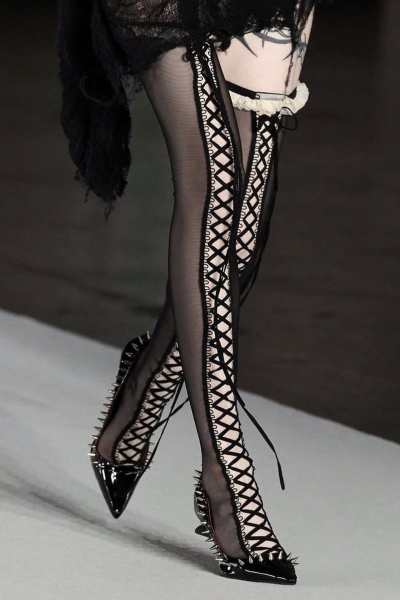 𝓇𝑜𝓈𝒾𝑒 tweet media