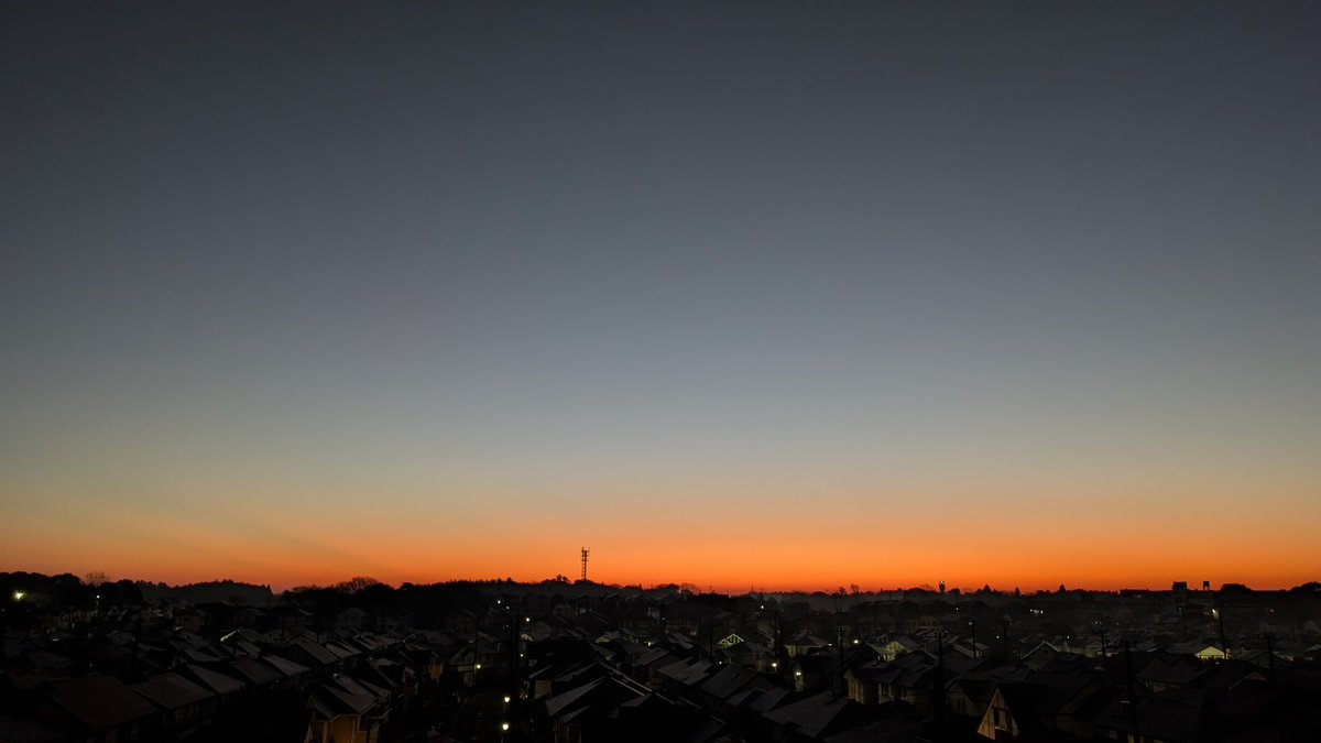 chakom27's tweet photo. おはようございます☀
今年もあと2日
#いまそら
#今朝そら
#空が好きな人と繋がりたい 
#空が好き 
#窓から見える景色 https://t.co/QpAwIfCjze