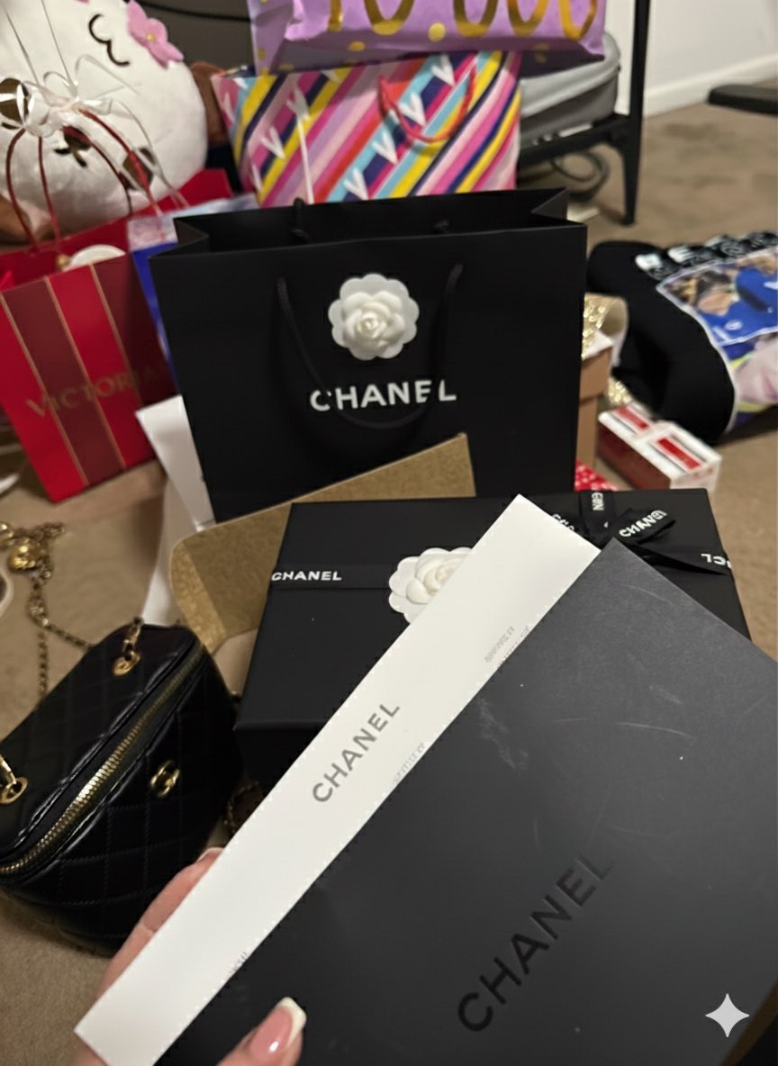 earrrll's tweet photo. Hubby did his big one this year my first @CHANEL https://t.co/t3qnlRZE3b