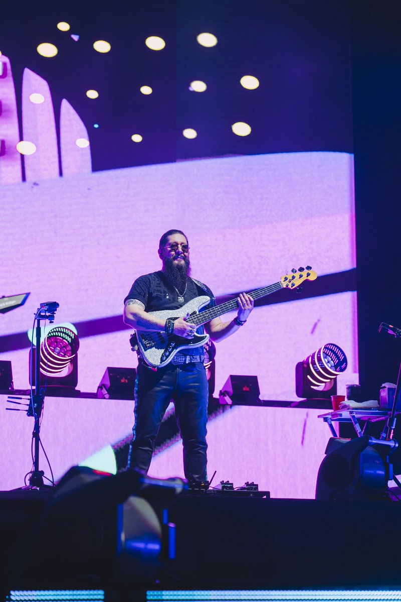 El año esta por acabar y solo queda agradecer por este ESPECTACULAR 2025. ✨

¡Gracias <a href="/PacoOsoMorales/">Paco Oso Morales</a> por llevarnos de viaje por los 80s 🤘🏻 y darlo todo en el escenario! 🎸🔥😎