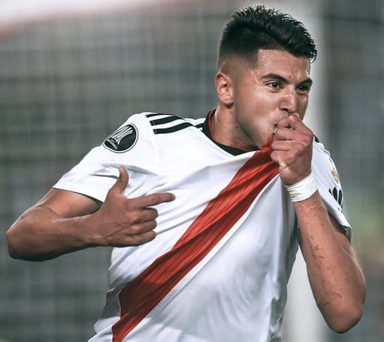 Llegar a la primera rechazando ofertas de gigantes europeos para alcanzar la gloria en el club que amas no es para cualquiera. Cada vez hay menos Exequiel Palacios, cada vez se hace más grande su figura. El próximo gran ídolo de River.