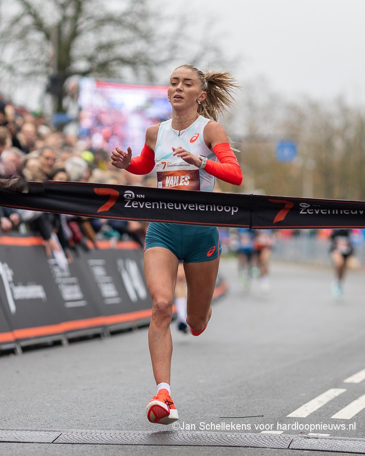 Op de laatste dag van het jaar vindt de San Silvestre Vallecana plaats in Spanje. Bij de mannen is Geoffrey Kamworor uit Kenia de grote favoriet. Bij de vrouwen heeft Diane van Es een grote kans op een podiumplaats bij deze 10 k in Madrid
hardloopnieuws.nl/oudejaarsloop-… #hardloopnieuws