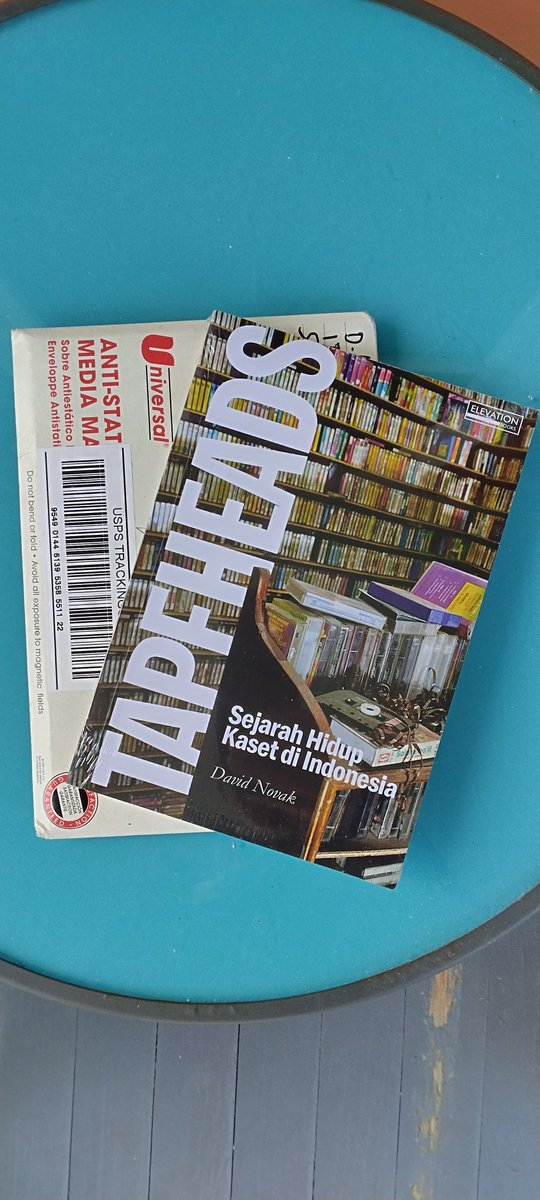 We don't receive much physical mail these days, but we really appreciate it when we do. Thank you so much, David Novak, for the copy that of your super cool new book, Tapeheads, an exploration of the living history of cassette culture in Indonesia. 

#ethnomusicology #tapeheads