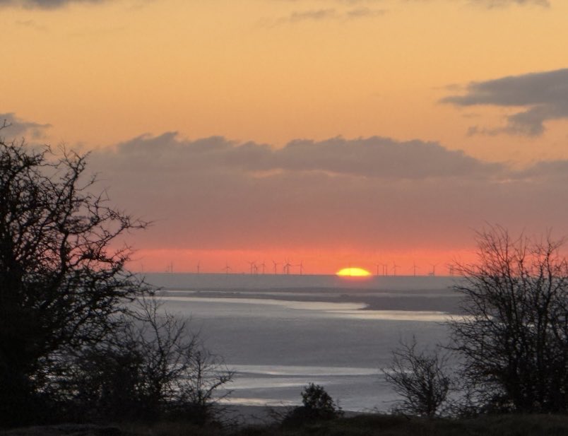 scope_views's tweet image. Sunset yesterday. From this point it’s safe to use bino’s to try and spot the green flash