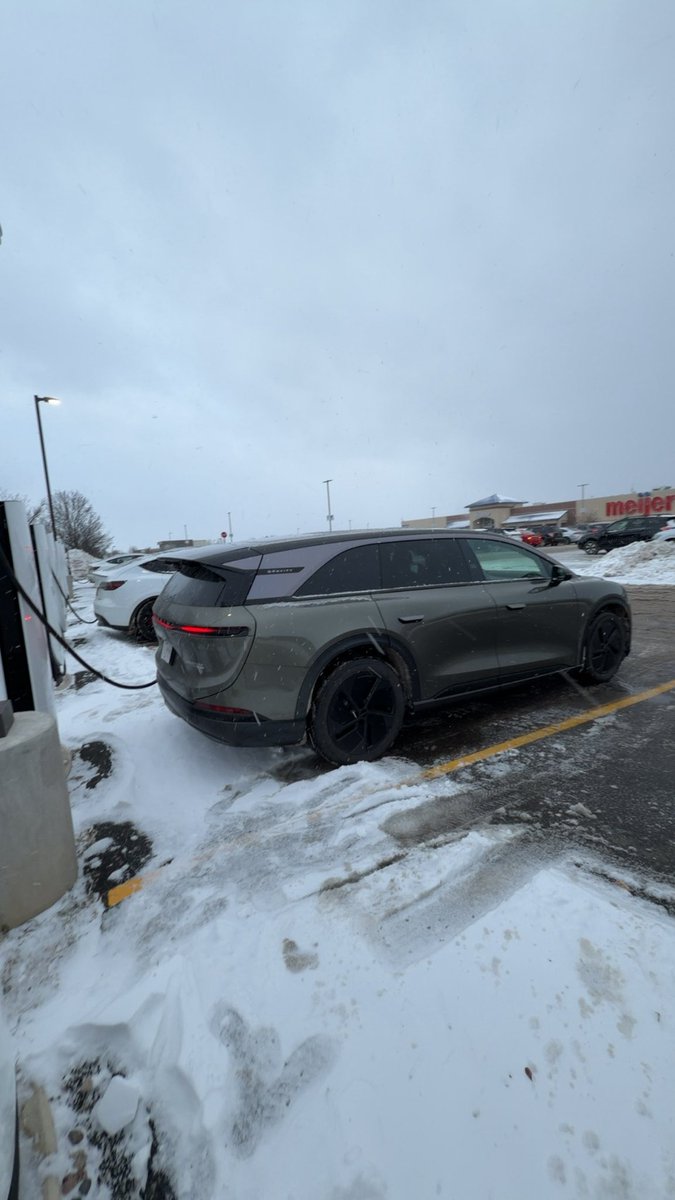 cybrtrkguy's tweet image. First time spotting a Lucid Gravity in Michigan 🤌

Gimme gimme gimme