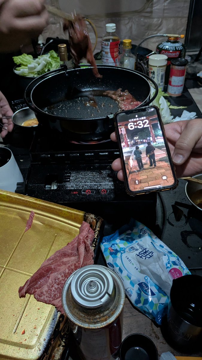 HODUymir's tweet photo. フォレストキャンプ南伊豆にて
酔いつぶれて寝て食えなかった晩飯のすきやき…朝飯に…w https://t.co/bAlxrepPj6