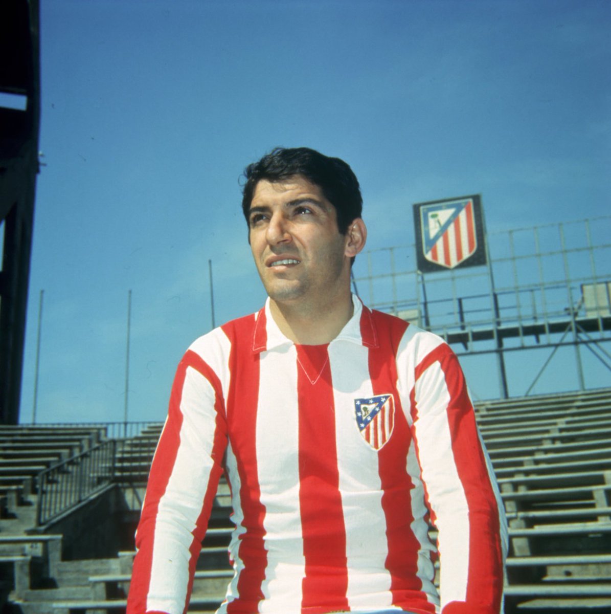 FA82Oficial's tweet image. Un trozo del escudo se suma al tercer anfiteatro. 

Enrique Collar,LEYENDA ATLÉTICA.
Descanse en paz.