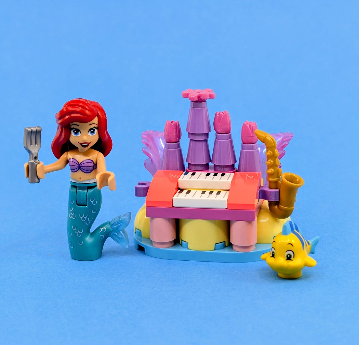 Here's a quick look at one of the 2026 #LEGO Disney recruitment bags (polybags) 30720: Ariel and Flounder's Birthday Music Fun. The mini set features an Ariel mini-dolls, Flounder fish and underwater