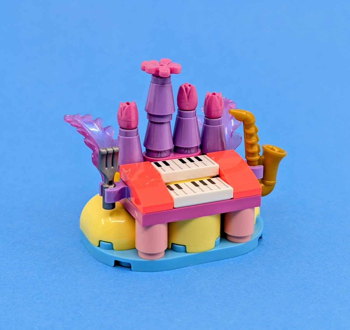 Here's a quick look at one of the 2026 #LEGO Disney recruitment bags (polybags) 30720: Ariel and Flounder's Birthday Music Fun. The mini set features an Ariel mini-dolls, Flounder fish and underwater