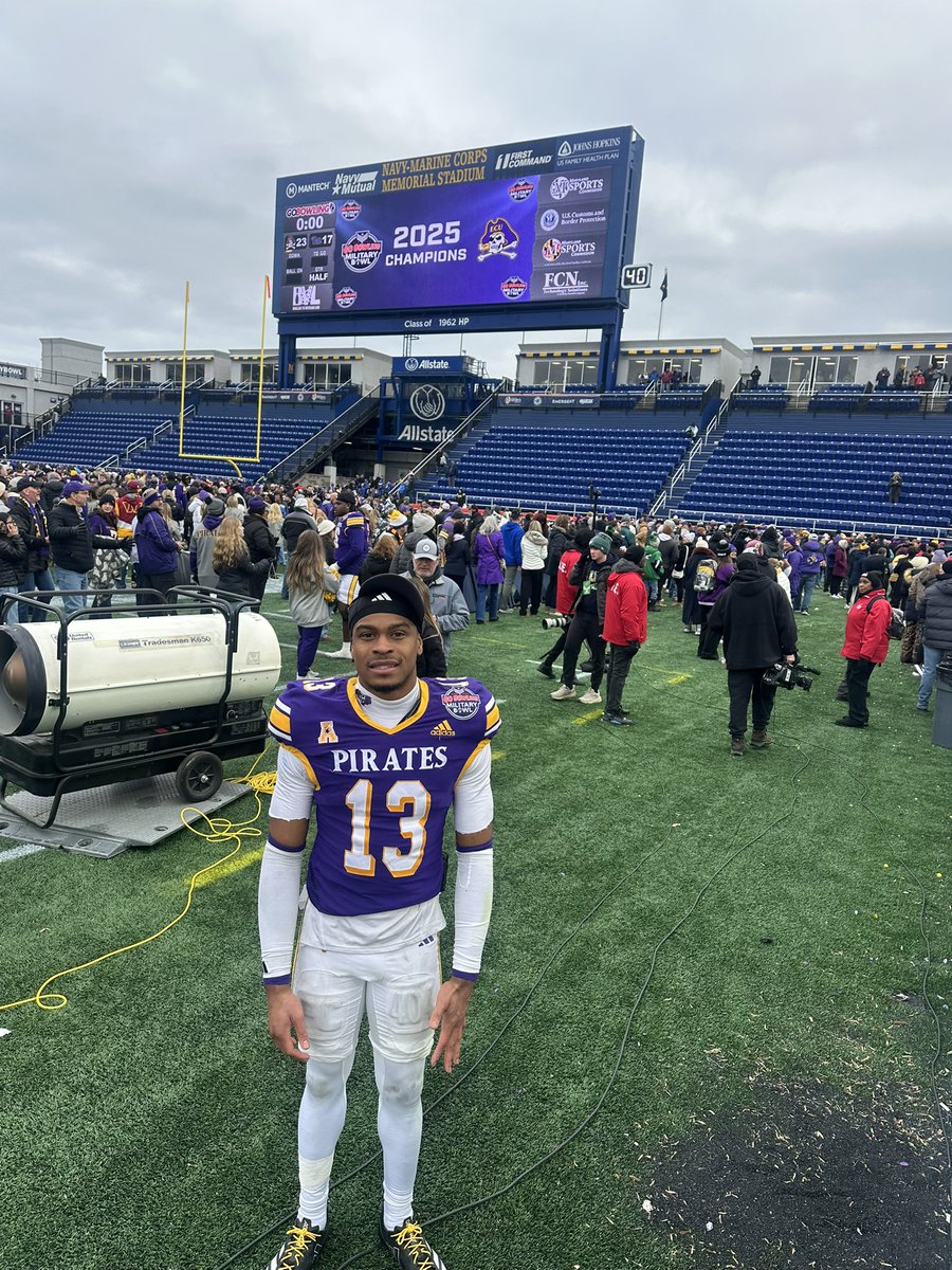 AydenDuncanson's tweet photo. Only the beginning for ECU FB! 🏴‍☠️
#NoQuarter https://t.co/xDVFU1W52L