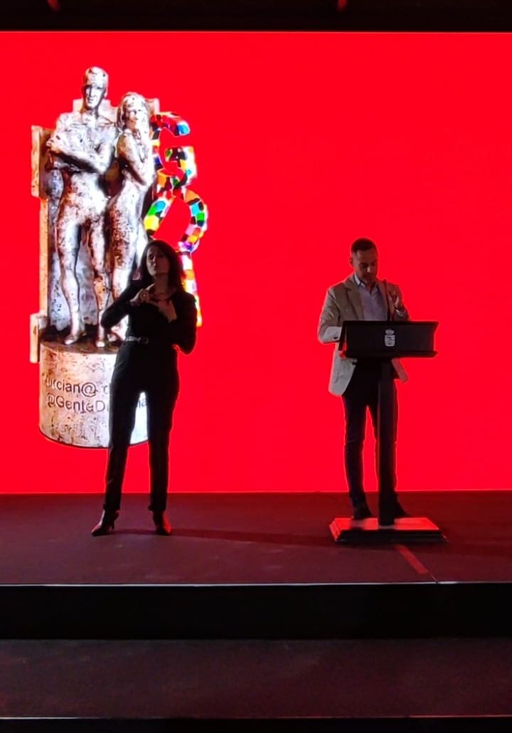 🏅 El concejal de Deportes, <a href="/manoguera_/">Miguel Ángel</a>, ha participado esta noche a la entrega del VI Galardón Murciano del Año, reconocimiento que he recaído en el Dr. José Manuel Felices.

📍 Hub Audiovisual. Cuartel de Artillería