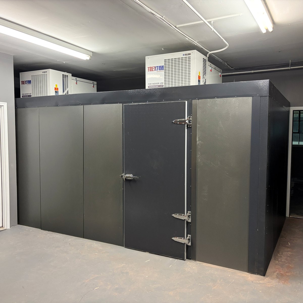 AllCoolers's tweet image. a 9'×18'×8'H walk-in cooler without an insulated floor, designed for indoor use

Looking for cool solutions? Contact us!
allprocoolersllc.com

#CoolerUpgrade #WalkInCooler #CoolingSystem #CommercialRefrigeration #ProjectHighlight #AllProCooler
