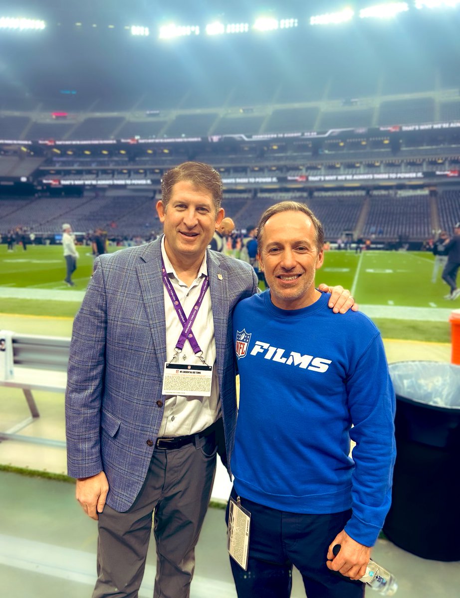 Before working at the NFL, we were <a href="/UConn/">UConn</a> compiling  stats for @uconnhuskies 🧮🏀
<a href="/UConnHuskyAD/">David Benedict</a> 

Week 17, Giants @ Raiders