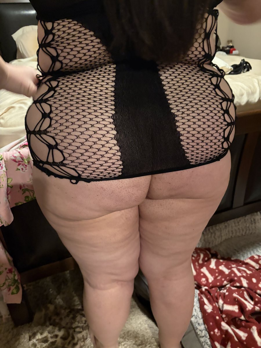 bigbuttjess69's tweet photo. Standing or bent over? https://t.co/lZeLW8Hipl