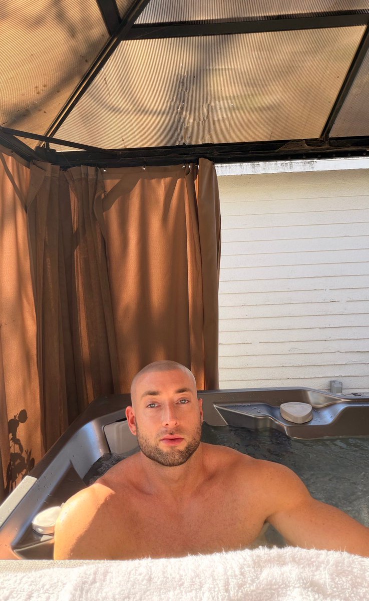 _MuscleMatt's tweet image. a beautiful southern california morning to work from the hot tub 🥵🫠