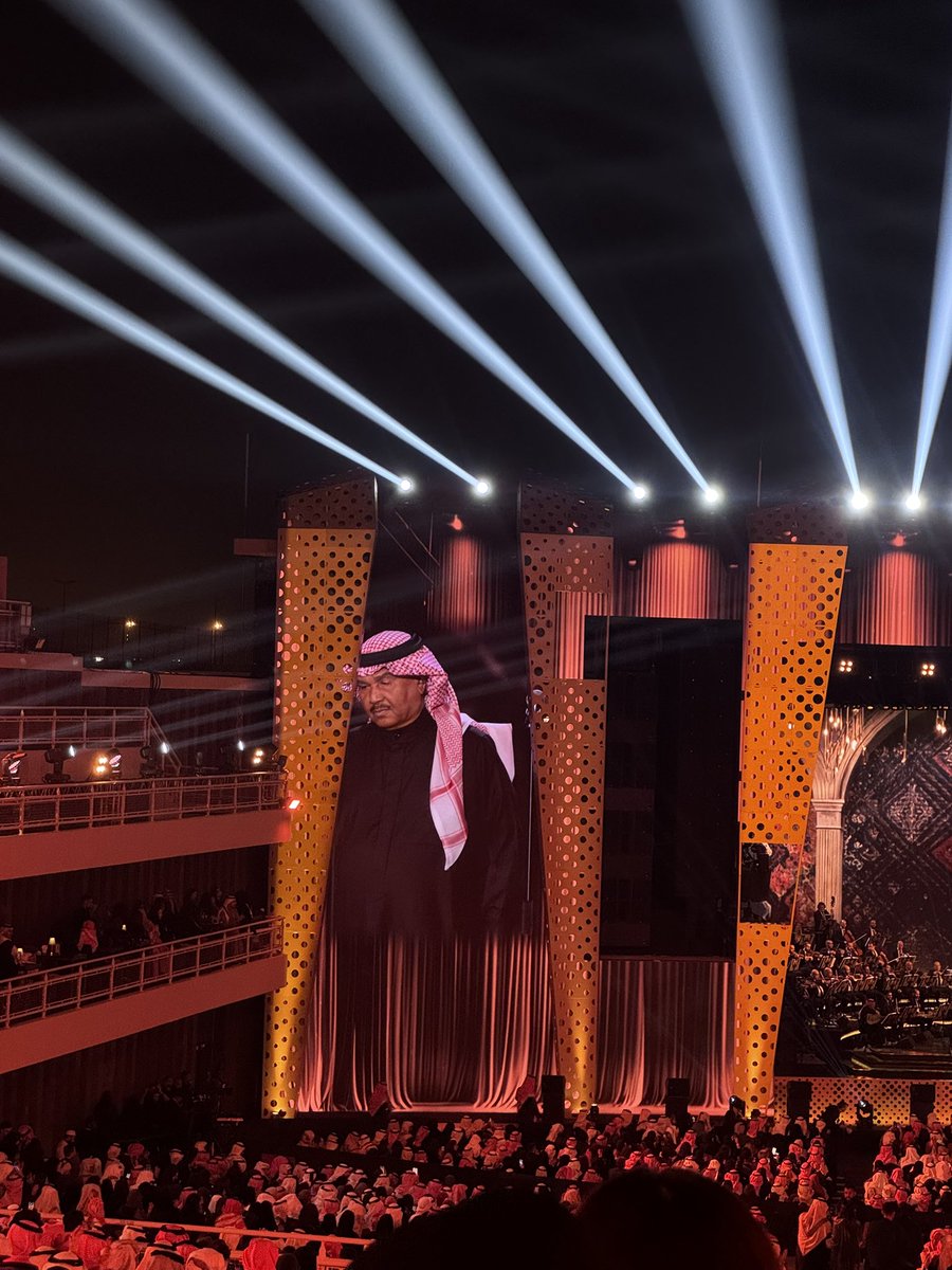 amm973_'s tweet photo. كانت الدنيا أنا .. وتبقى أحلامك أنا 
       والهواء في دنيتك كله أنا.
#محمد_عبده_البحرين https://t.co/ZvMYmOZs4m