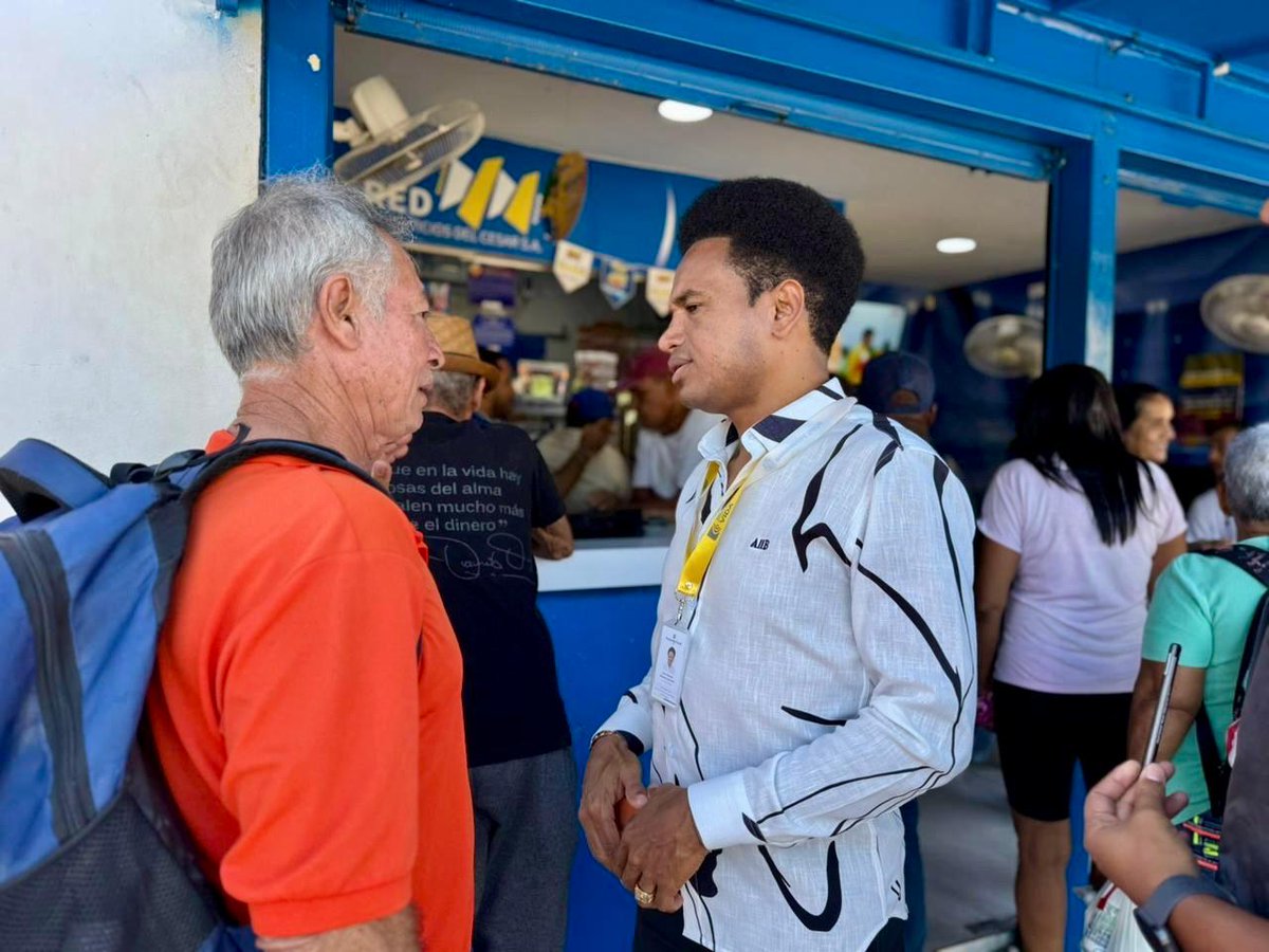 ProsperidadCol's tweet image. 📍#Cesar | Realizamos visitas a puntos de entrega de la transferencia de #ColombiaMayor en #Valledupar para verificar el correcto desarrollo del proceso. Queremos asegurar transparencia y atención adecuada a los beneficiarios antiguos y los 36.550 nuevos.

Esto es #DignidadMayor