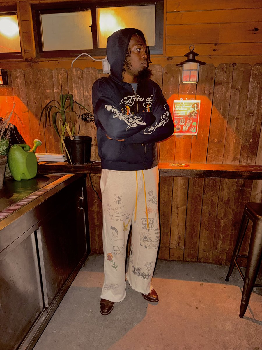 DopeFinesse's tweet photo. thru the late night 🥂 https://t.co/gPsERoVceO