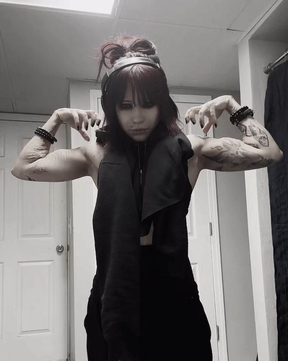 gxthcxlt's tweet image. can i come over and stare at u like dis