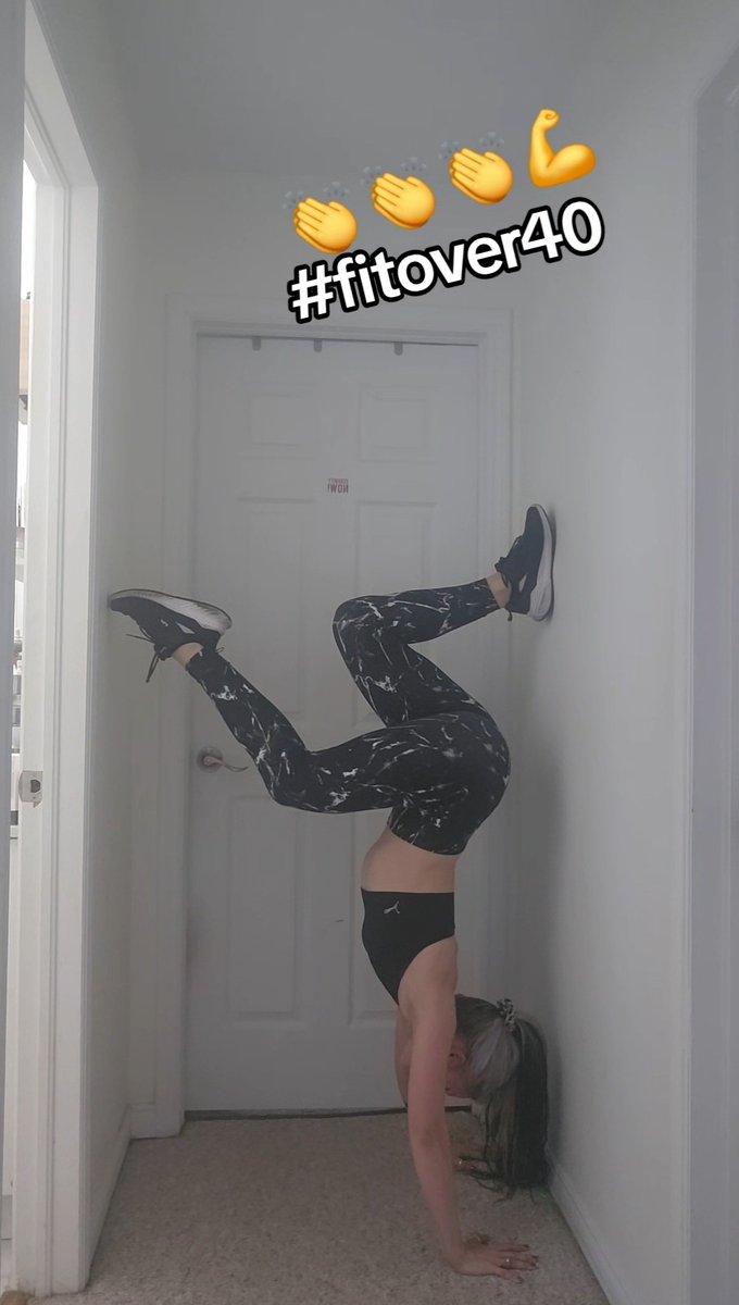 DannieD2112's tweet image. Years of climbing walls be like....The posture is 👌👌 #fitover40 #challenge #fitness #DannieD