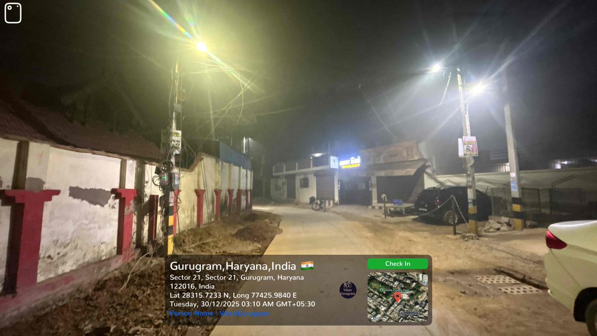 RaoEthan's tweet photo. सेक्टर 21 के अंदर जो HSVP पार्क हैं उसके चारों ओर पहले से ग्रीन बेल्ट थी और जमीनी पानी जाने के साथ पेड़ो पोधों से हरियाली थी उसको विभाग क्यो पक्का कर रहा है जिस से पार्किंग जैसी समस्या उत्पन्न होगी साथ ही सड़क और छोटी होने के साथ पानी से भरी रहेगी कृपया संज्ञान ले @MunCorpGurugram @HsvpHaryana @OfficialGMDA @MoHUA_India
